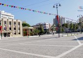 Zone piétonne en face de la mairie de Lezha